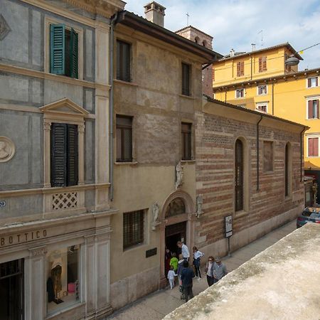 Billie'S Flat Red - Art & Design Apt In Verona Historic Centre المظهر الخارجي الصورة