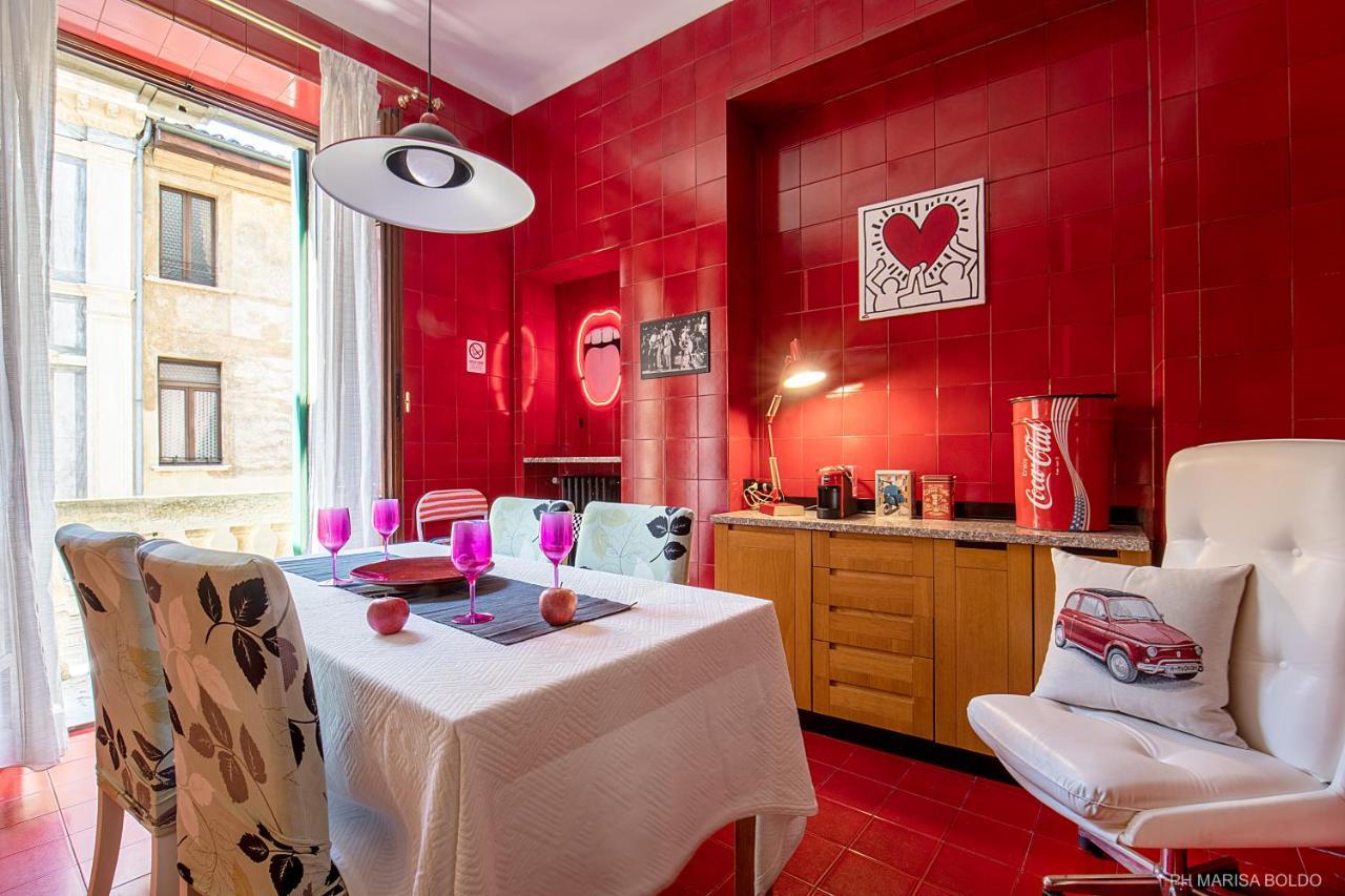 Billie'S Flat Red - Art & Design Apt In Verona Historic Centre المظهر الخارجي الصورة