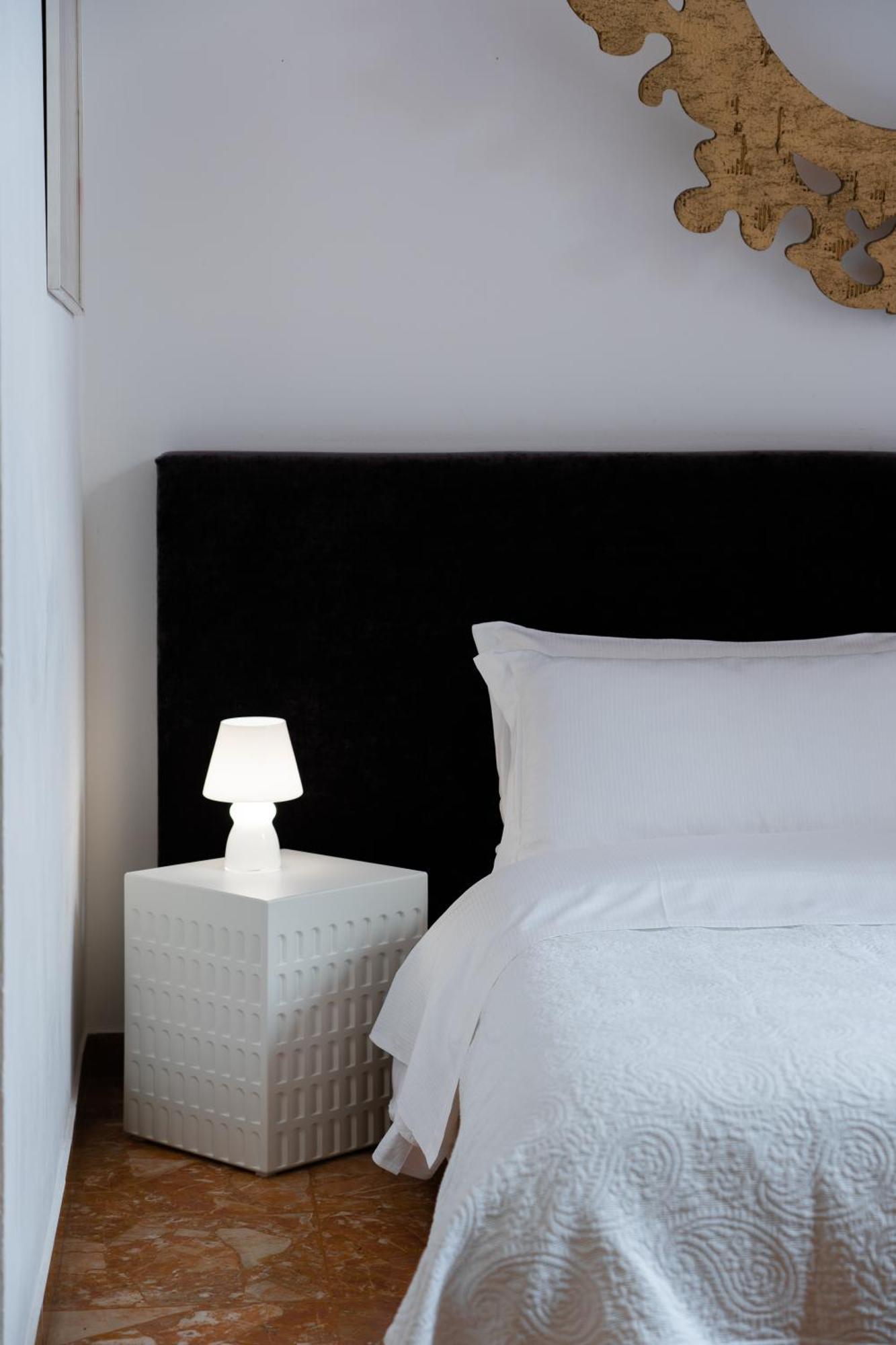 Billie'S Flat Red - Art & Design Apt In Verona Historic Centre المظهر الخارجي الصورة